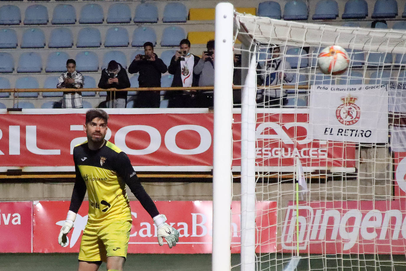 El conjunto leonés logró imponerse al equipo navarro con goles de Buenacasa, Vitoria y Solís