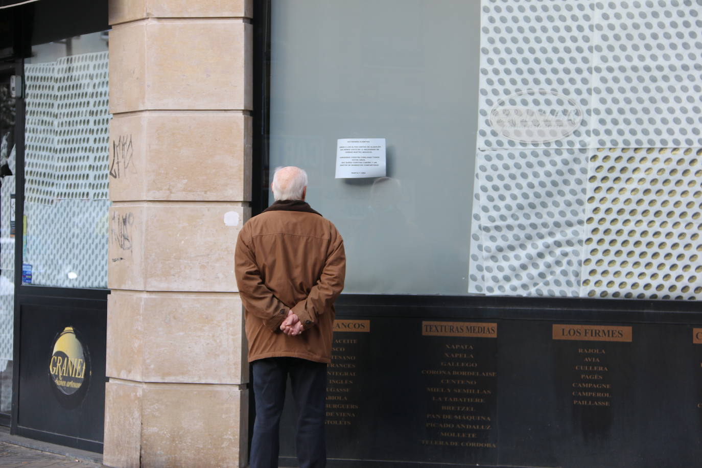 La panadería Granier empapelada por su cierre