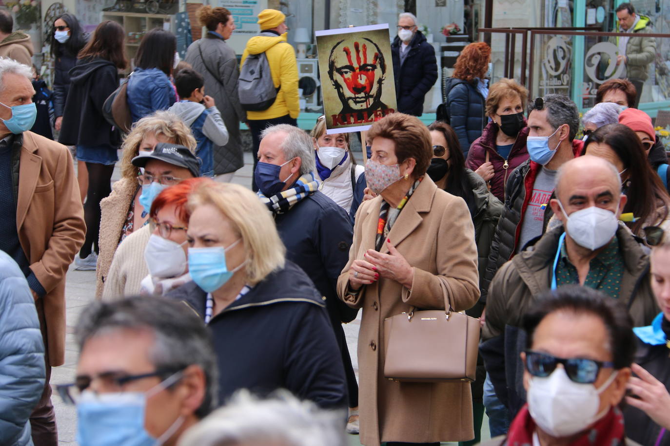 Miles de personas recorren la distancia entre Guzmán y Botines para apoyar al pueblo ucraniano en la guerra que están sufriendo a miles de kilómetros.