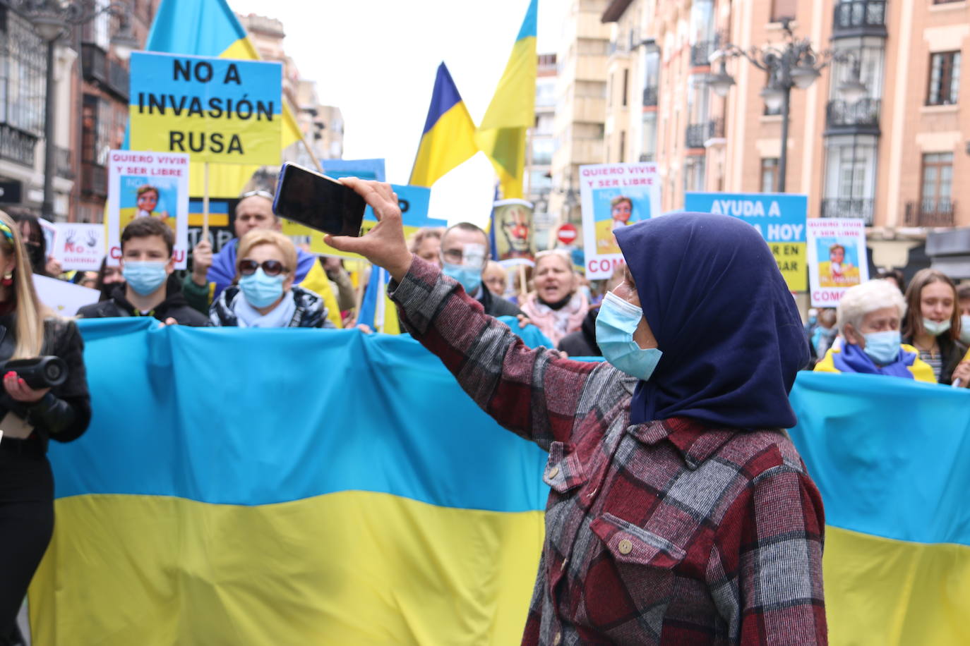 Miles de personas recorren la distancia entre Guzmán y Botines para apoyar al pueblo ucraniano en la guerra que están sufriendo a miles de kilómetros.