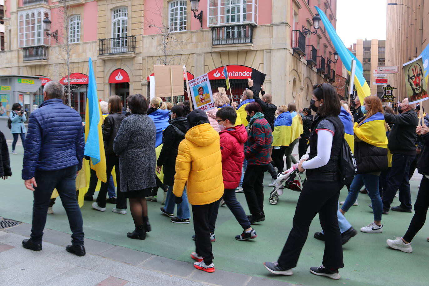 Miles de personas recorren la distancia entre Guzmán y Botines para apoyar al pueblo ucraniano en la guerra que están sufriendo a miles de kilómetros.