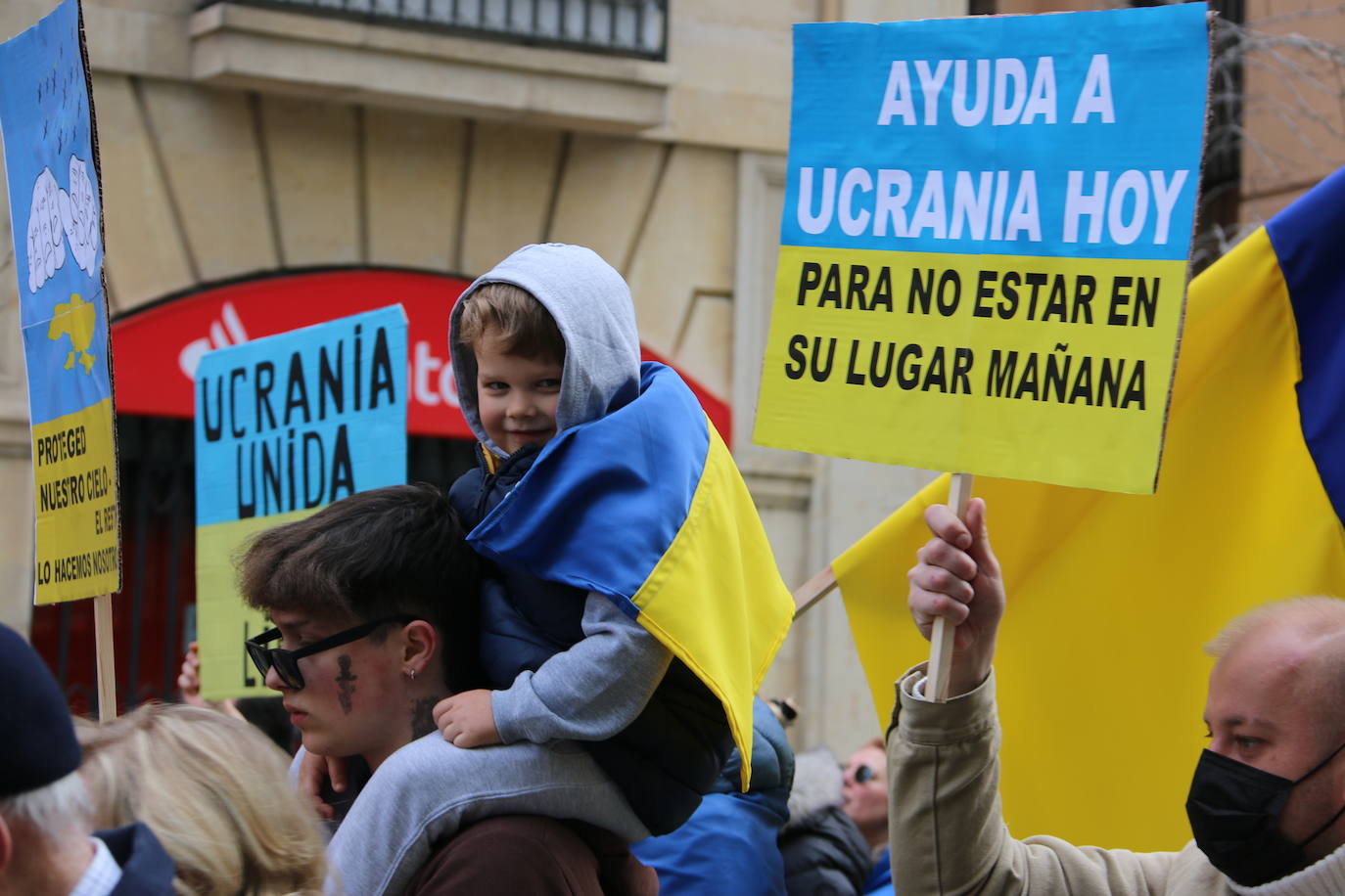 Miles de personas recorren la distancia entre Guzmán y Botines para apoyar al pueblo ucraniano en la guerra que están sufriendo a miles de kilómetros.