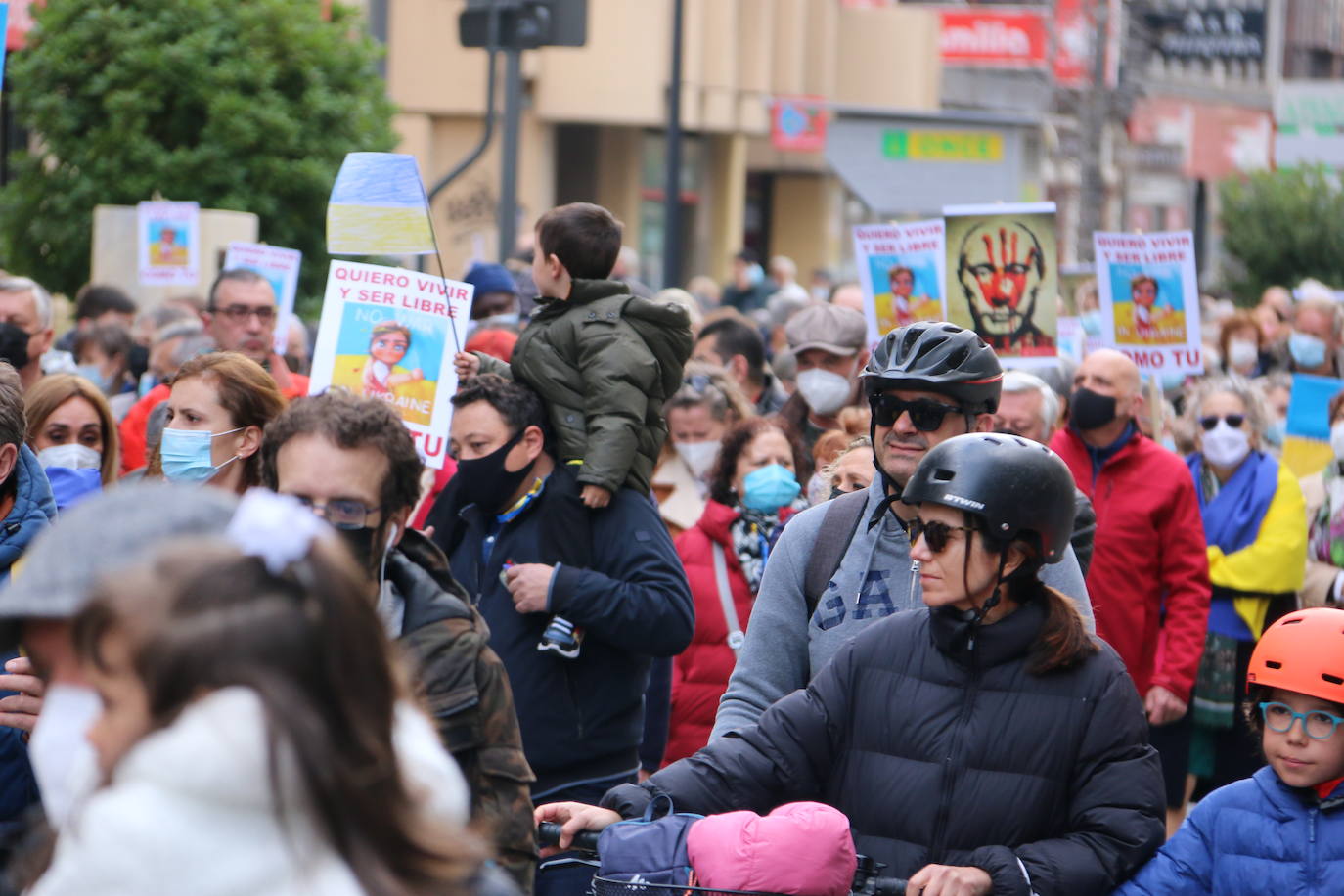 Miles de personas recorren la distancia entre Guzmán y Botines para apoyar al pueblo ucraniano en la guerra que están sufriendo a miles de kilómetros.