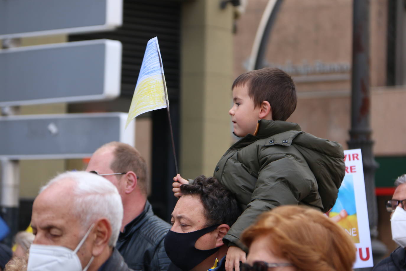 Miles de personas recorren la distancia entre Guzmán y Botines para apoyar al pueblo ucraniano en la guerra que están sufriendo a miles de kilómetros.