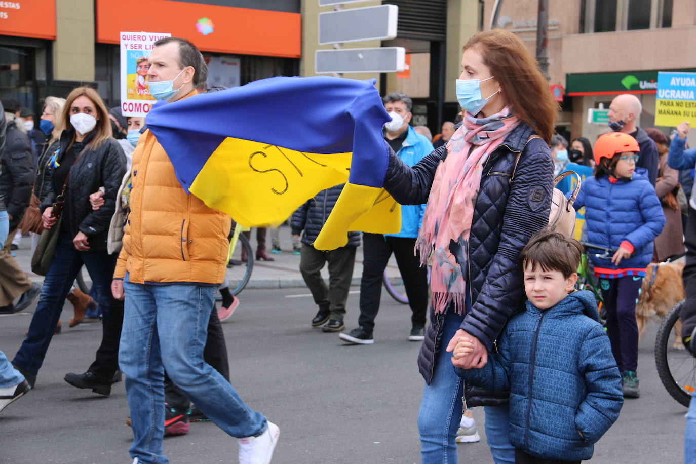 Miles de personas recorren la distancia entre Guzmán y Botines para apoyar al pueblo ucraniano en la guerra que están sufriendo a miles de kilómetros.