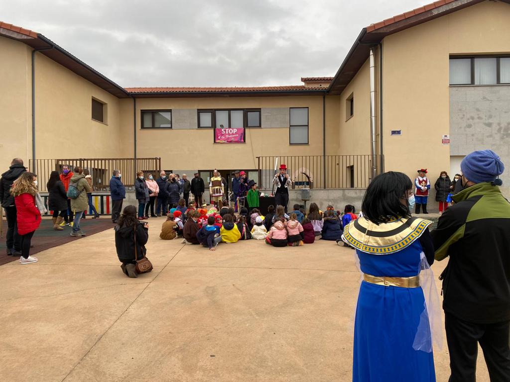 El carnaval de Garrafe de Torío ha mostrado una gran variedad de disfraces.