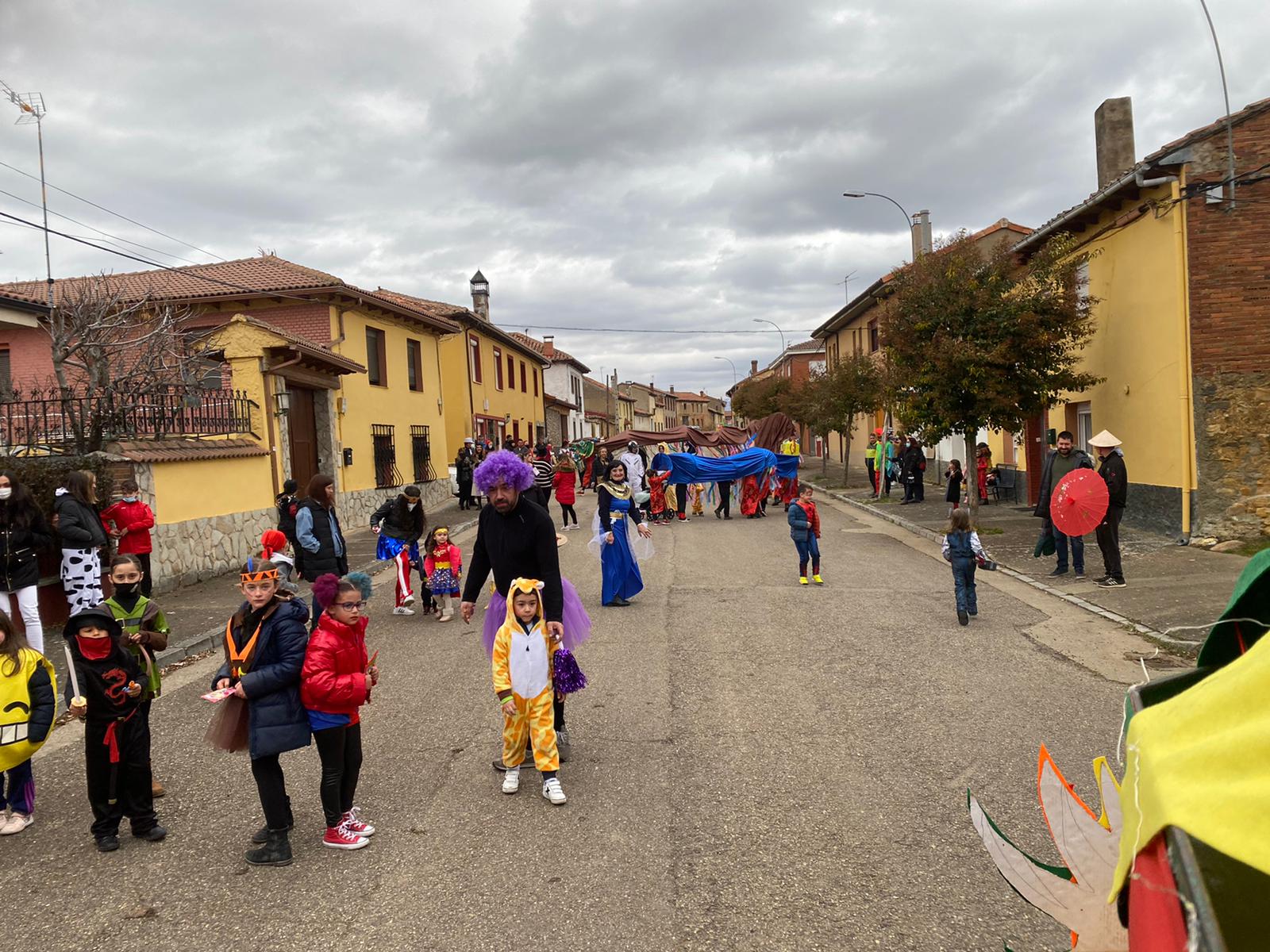 El carnaval de Garrafe de Torío ha mostrado una gran variedad de disfraces.