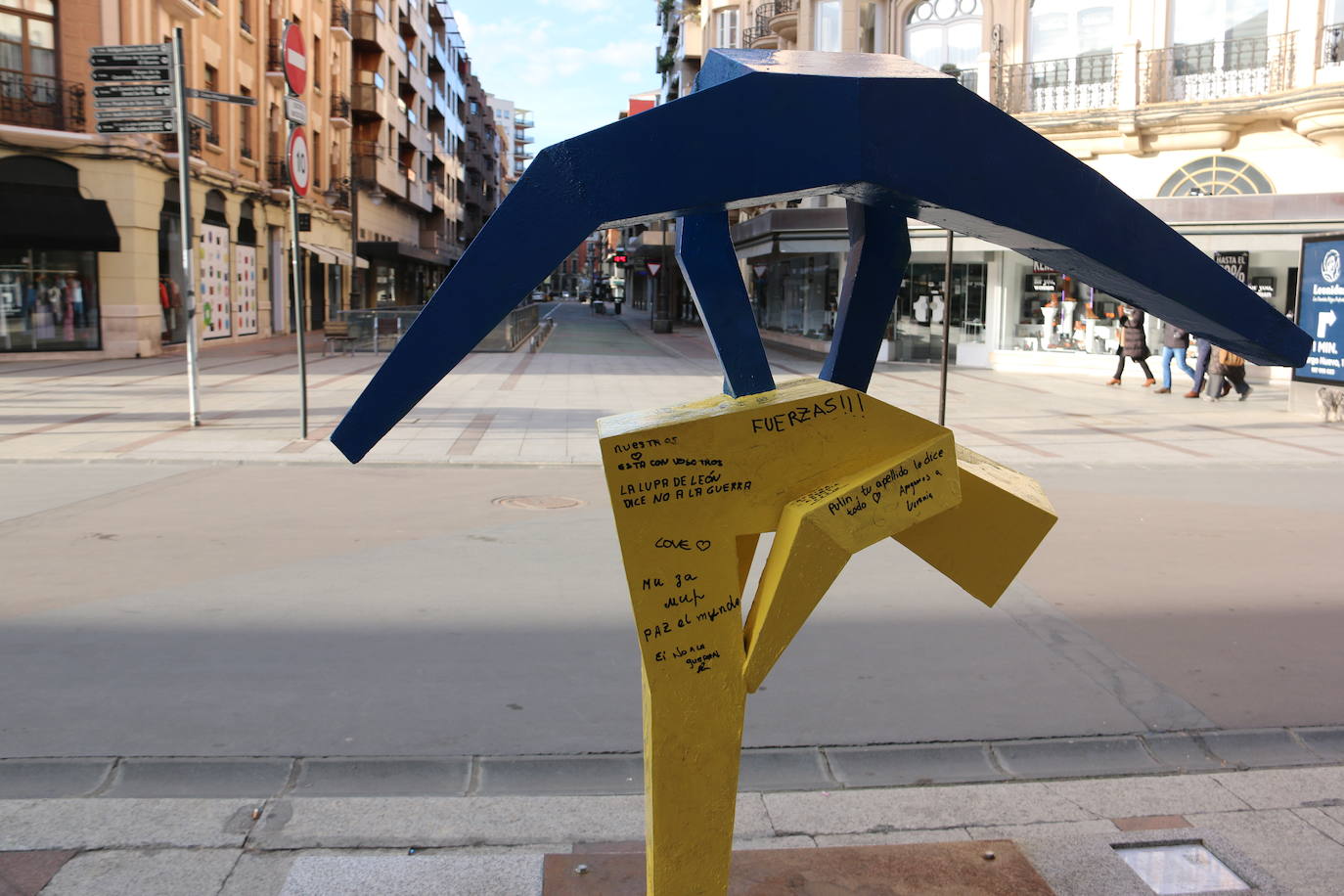 La escultura de Javier Robles refleja un nuevo significado tras la crisis de Ucrania.