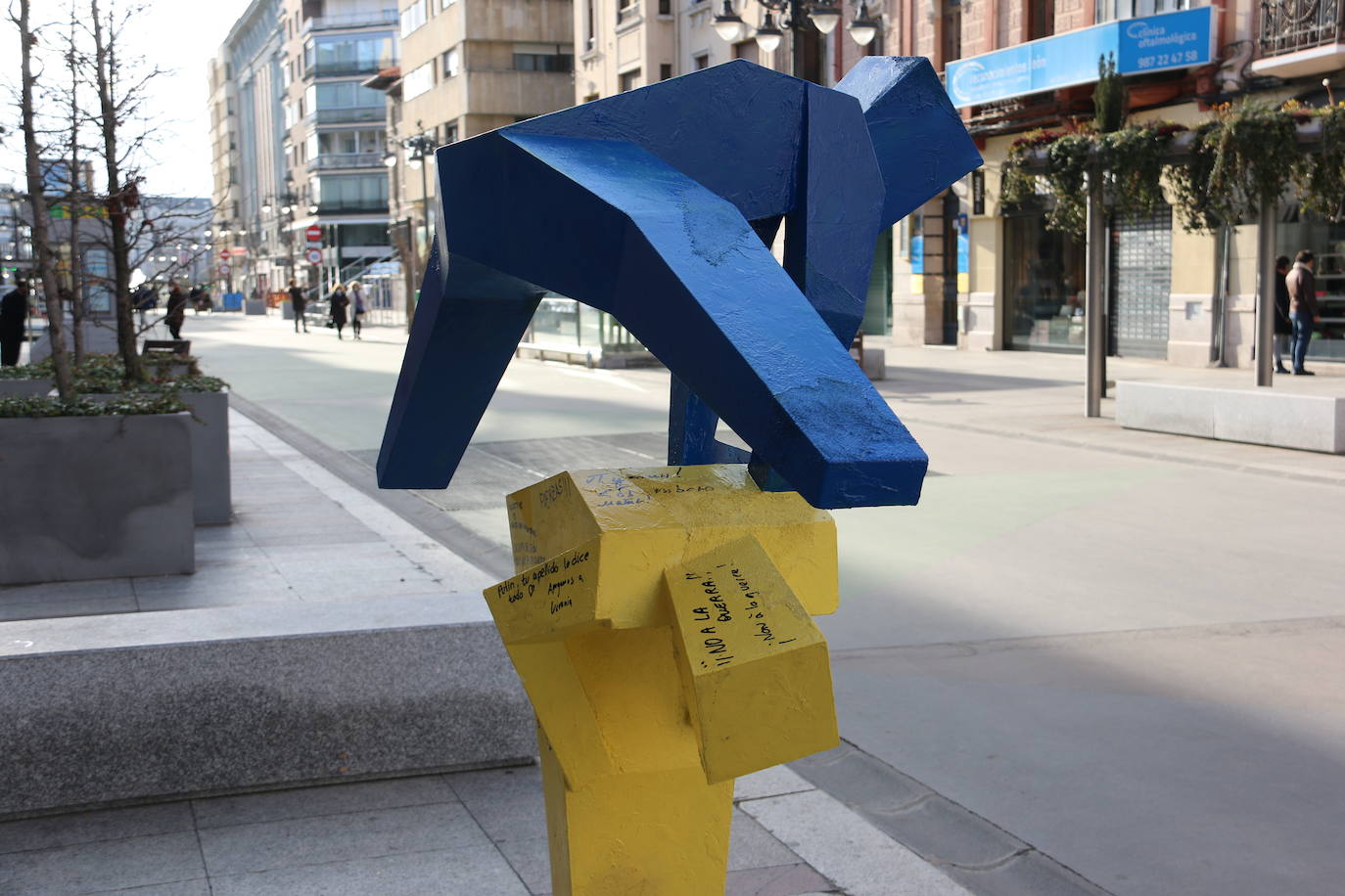 La escultura de Javier Robles refleja un nuevo significado tras la crisis de Ucrania.