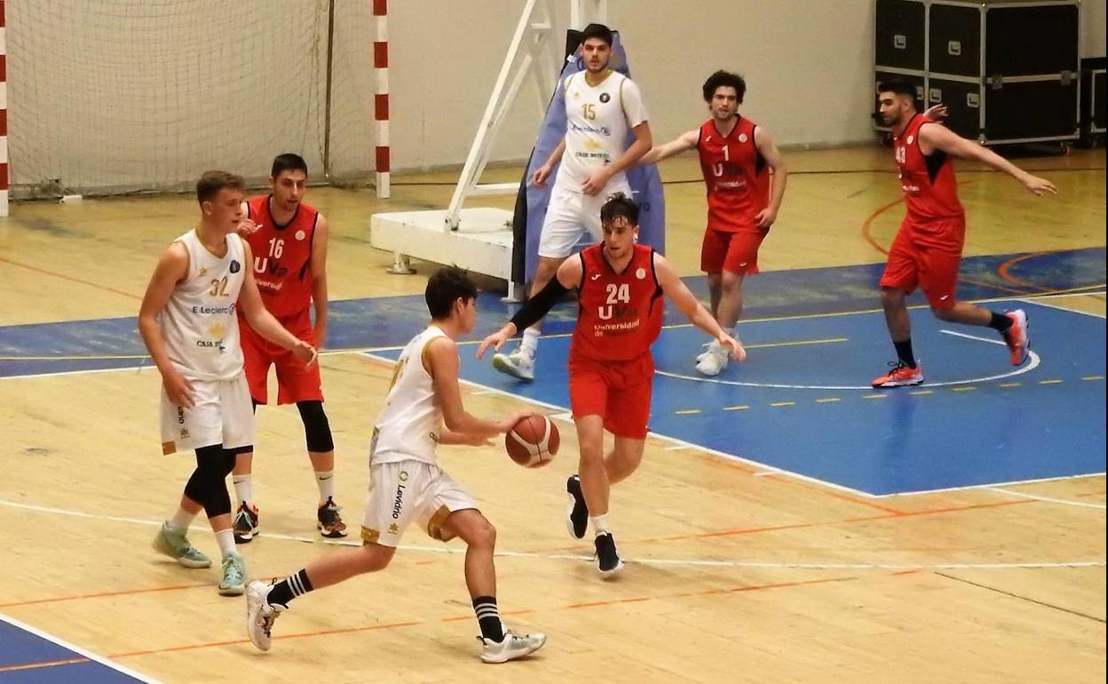 Partido entre el equipo leonés y el Universidad de Valladolid.