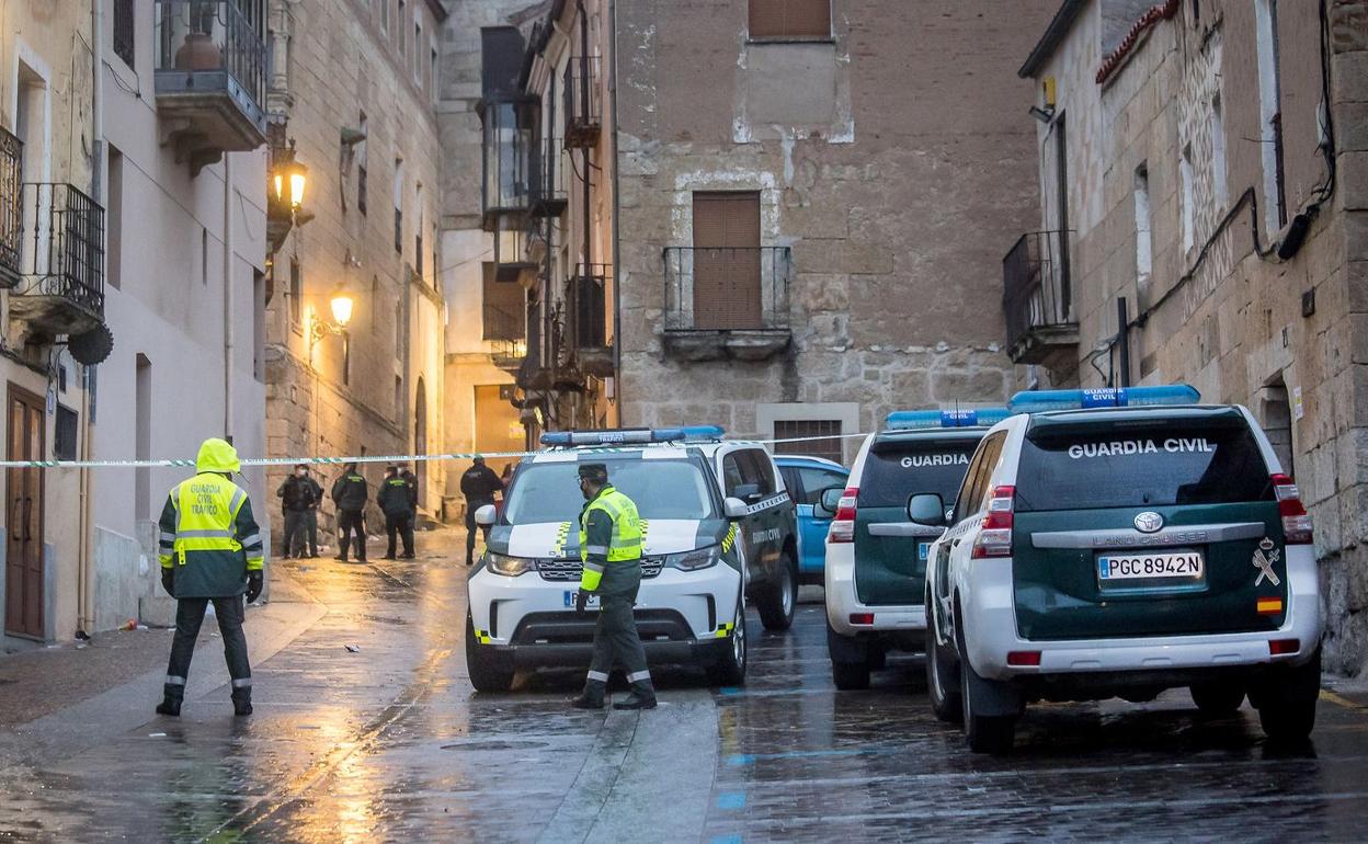 Efectivos de la Guardia Civil en el lugar del suceso. 