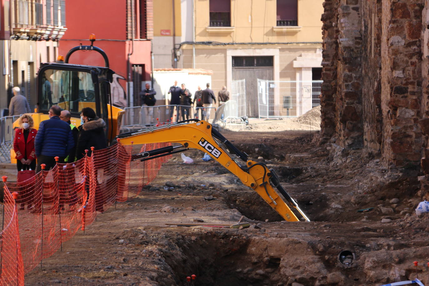 Los arqueólogos siguen buscando vestigios a la espera de dar paso a las obras de peatonalización de las calles Carreras y Los Cubos.