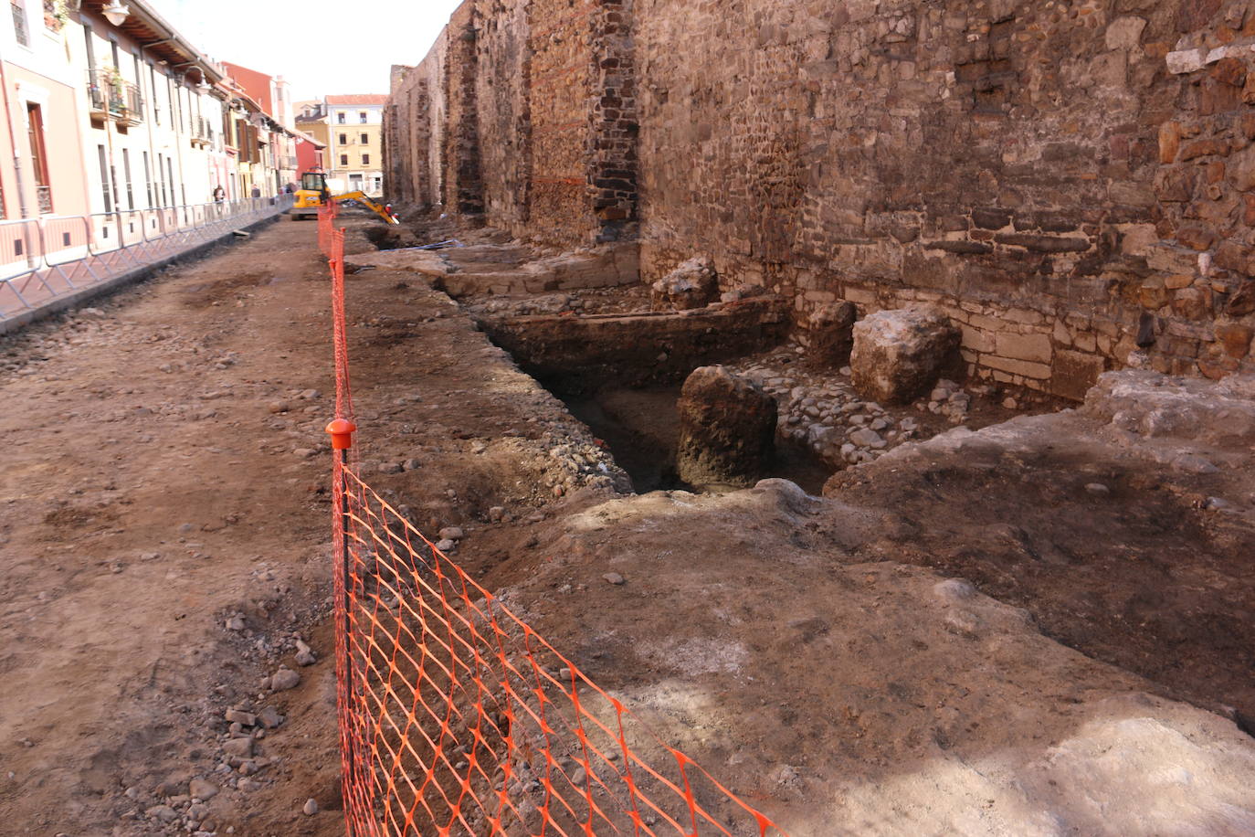 Los arqueólogos siguen buscando vestigios a la espera de dar paso a las obras de peatonalización de las calles Carreras y Los Cubos.