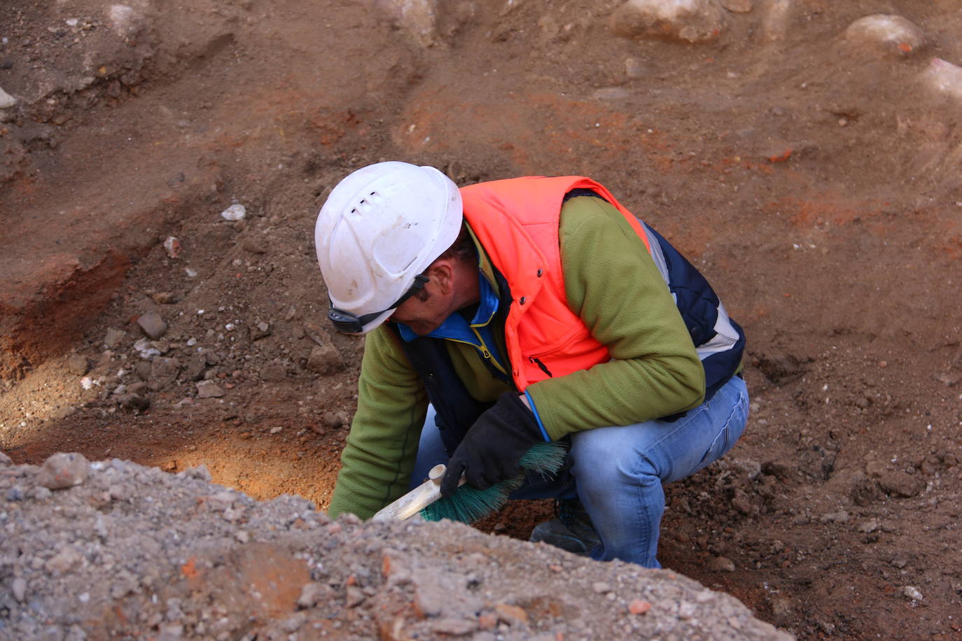 Los arqueólogos siguen buscando vestigios a la espera de dar paso a las obras de peatonalización de las calles Carreras y Los Cubos.