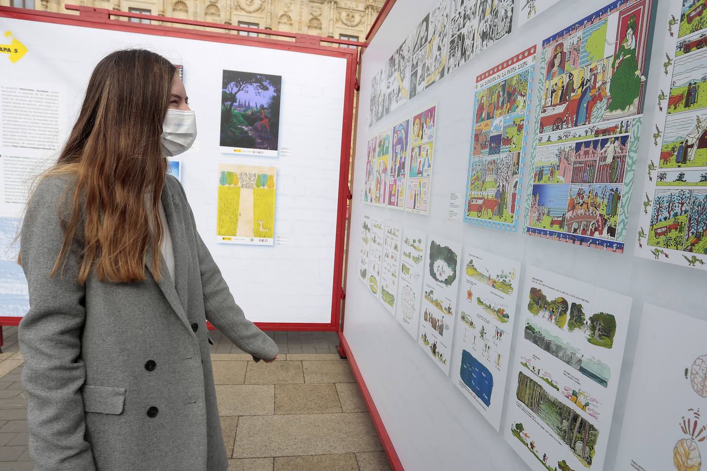 El alcalde de León, José Antonio Diez y la delegada territorial de la Junta, Ester Muñoz, entre otras autoridades, asisten a la presentación de la exposición 'Carteles para un Camino, 100 años de Ilustración Jacobea'.