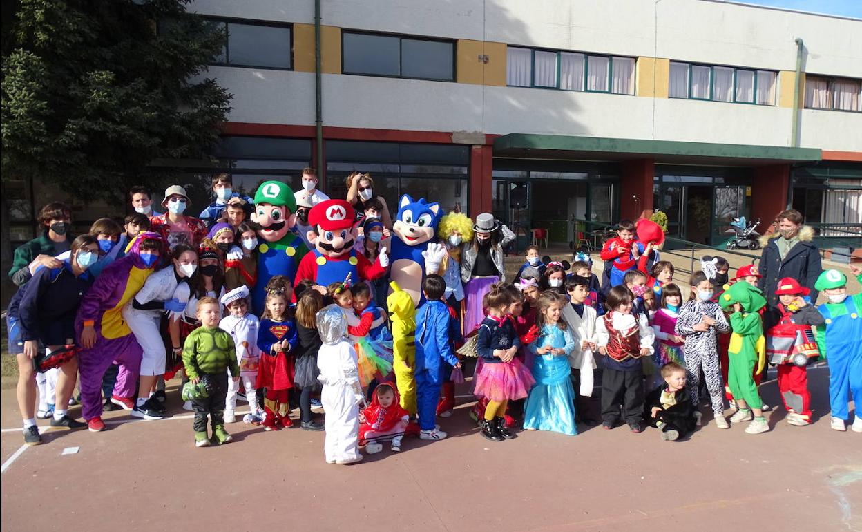 Fiesta carnavalera en el colegio Peñacorada.