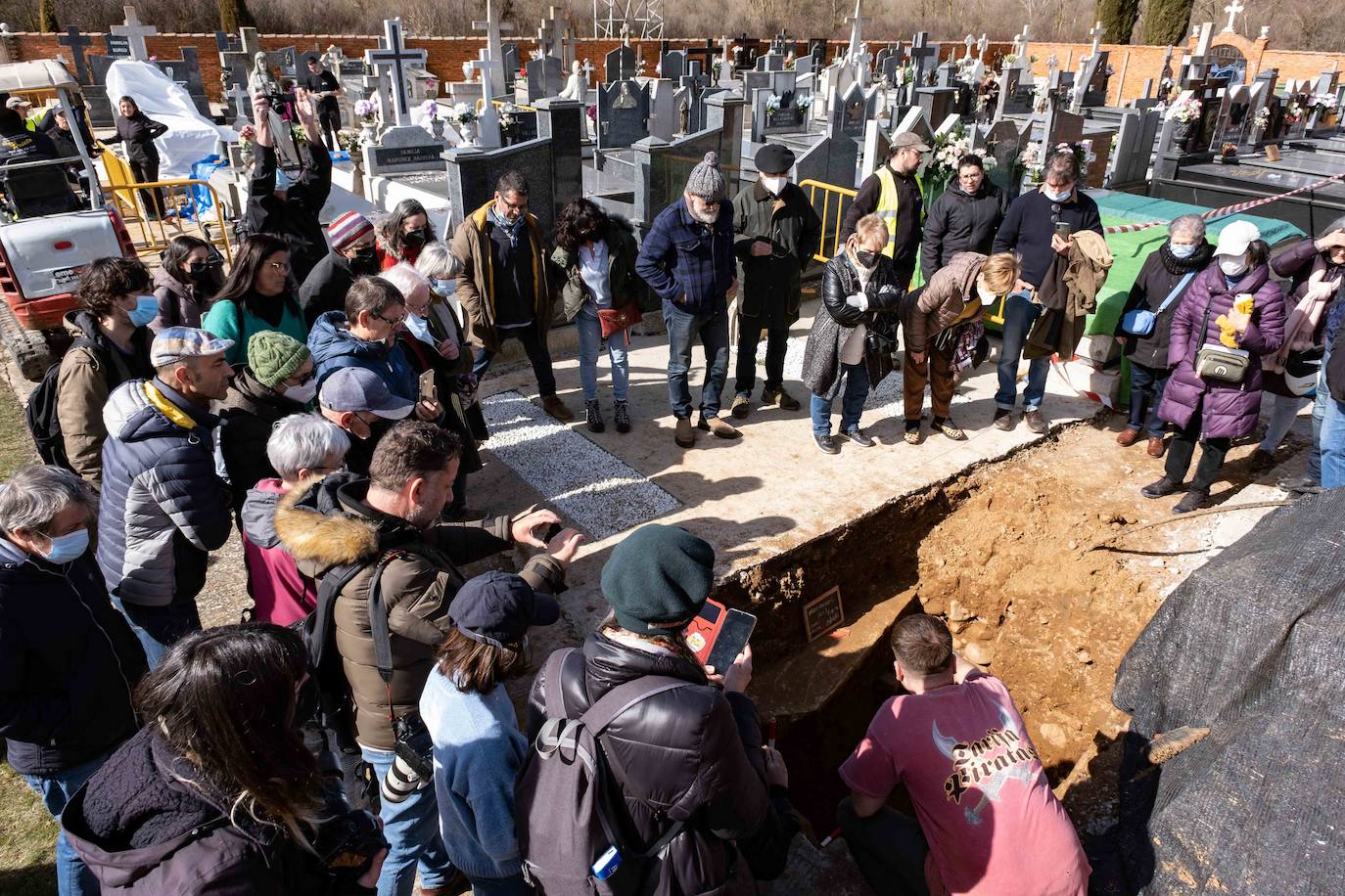 La ARMH localiza en el cementerio de Villadangos del Páramo (León) una fosa con diez cuerpos de personas fusiladas en 1936