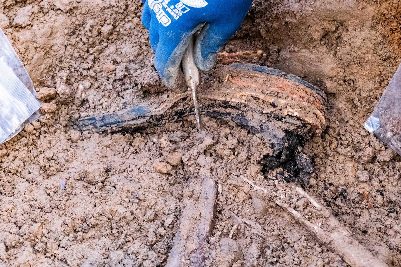 La ARMH localiza en el cementerio de Villadangos del Páramo (León) una fosa con diez cuerpos de personas fusiladas en 1936