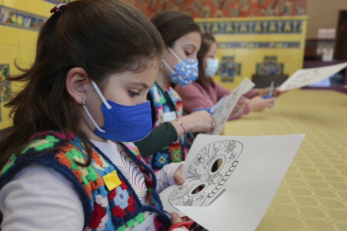 Ofrece diversas actividades lúdicas y culturales infantiles para que los más pequeños descubran el país azteca y los lazos que la emigración tejió entre España y América.