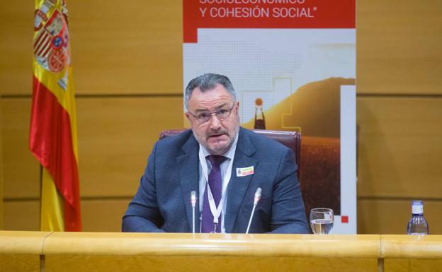 Galería. Eduardo Morán, este miércoles, durante su presencia en el Senado. 