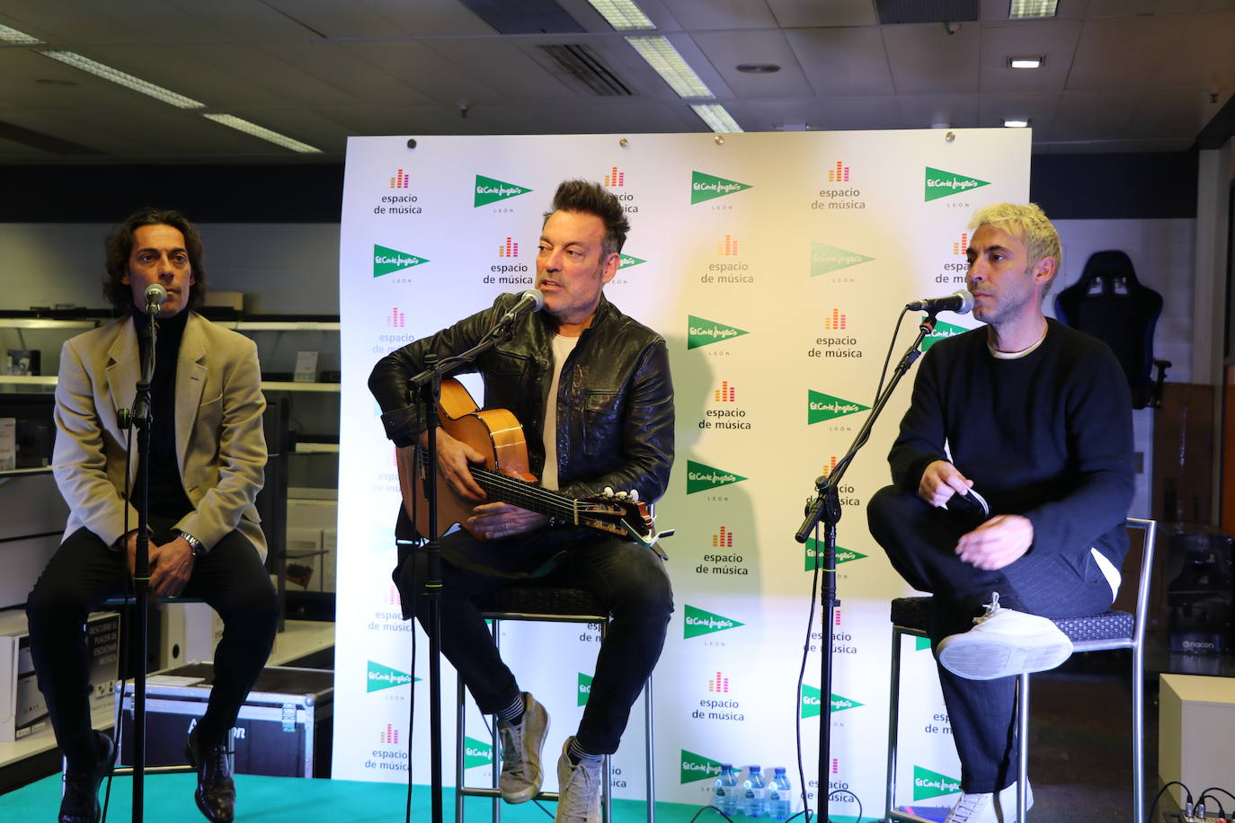 El trío leonés ofrece un showcase y firma de discos de su último trabajo musical.