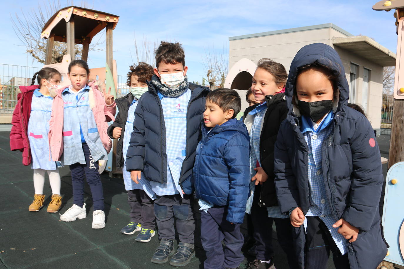 Este centro educativo de referencia en León oferta los niveles de Educación Infantil, Primaria y Secundaria y apuesta por la inclusión y atención al a diversidad, la educación digital y el compromiso con la pedagogía del cuidado, de la confianza mutua, del desarrollo académico y cívico y hacia la interioridad.