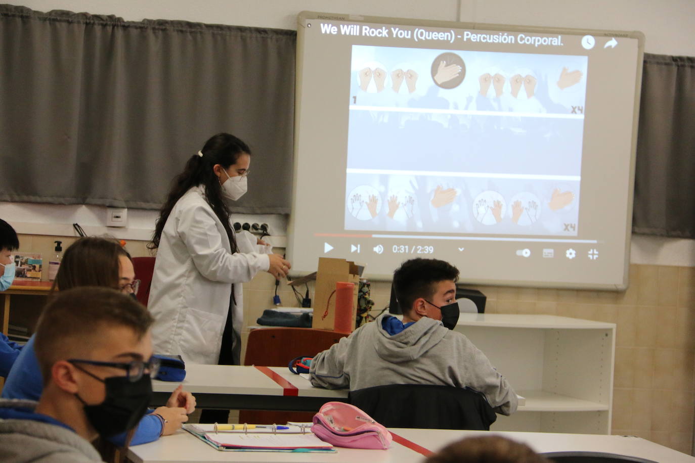 Este centro educativo de referencia en León oferta los niveles de Educación Infantil, Primaria y Secundaria y apuesta por la inclusión y atención al a diversidad, la educación digital y el compromiso con la pedagogía del cuidado, de la confianza mutua, del desarrollo académico y cívico y hacia la interioridad.