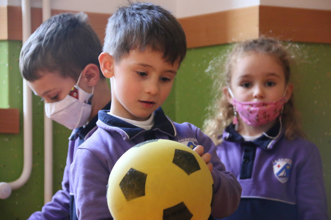 Este centro de referencia en León oferta educación desde guardería hasta bachillerato | Compaginar proyectos de innovación docente con la cercanía y el acompañamiento a los alumnos en todas las etapas hacen de este centro concertado un entorno privilegiado para el aprendizaje.