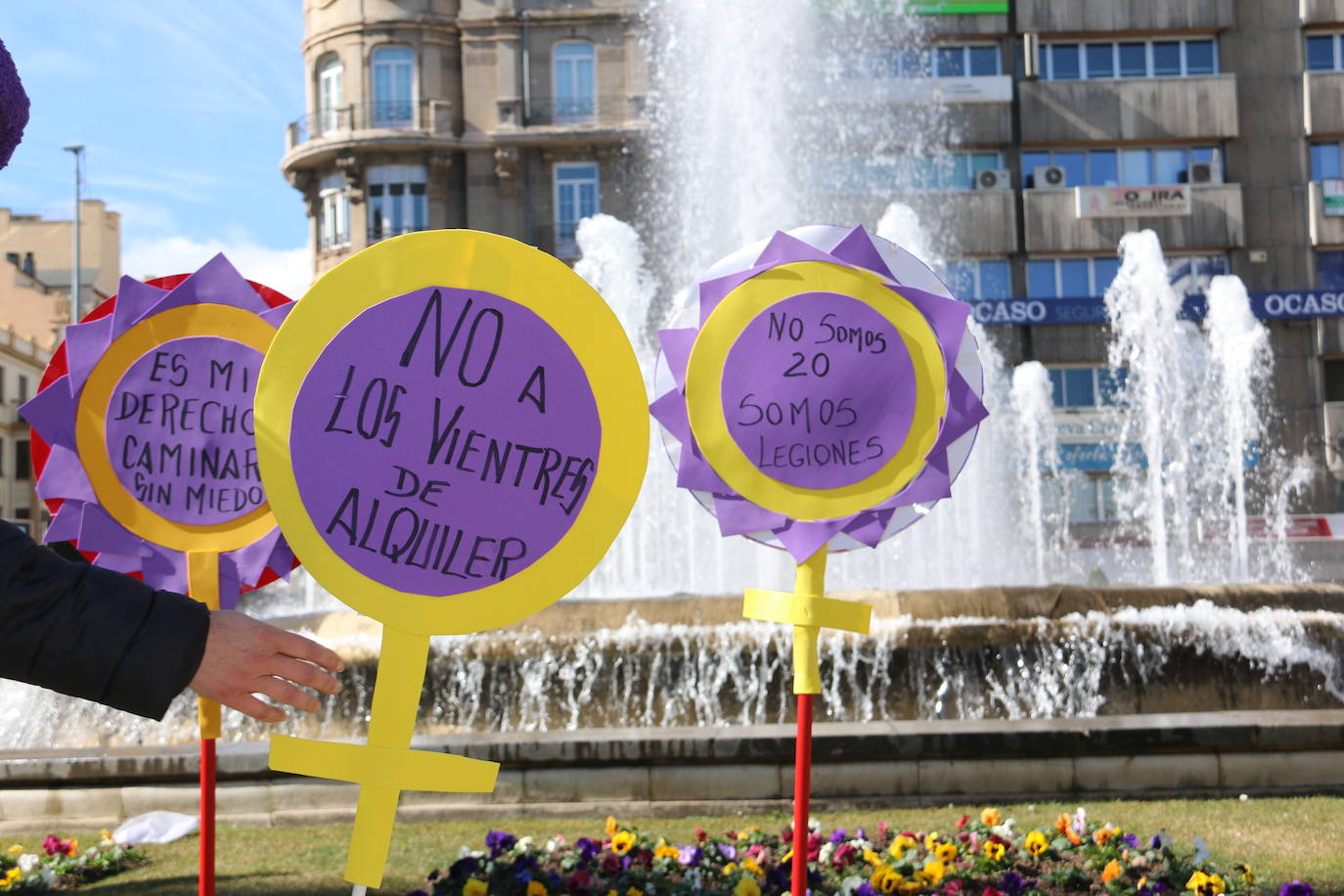 Fotos: &#039;Performance&#039; feminista en León