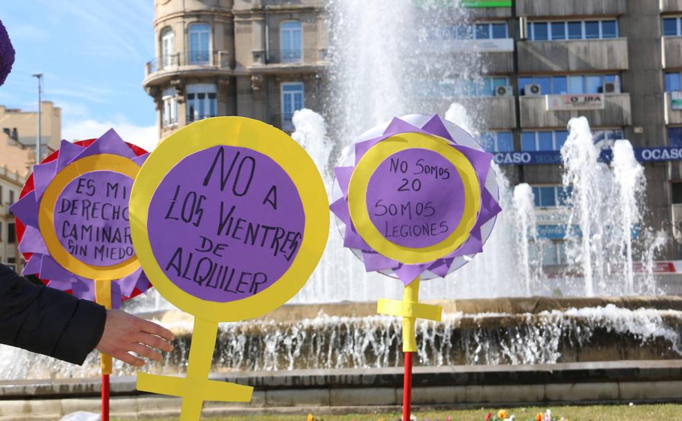 Algunas de las pancantas colocadas en la fuente de Santo Domingo. 