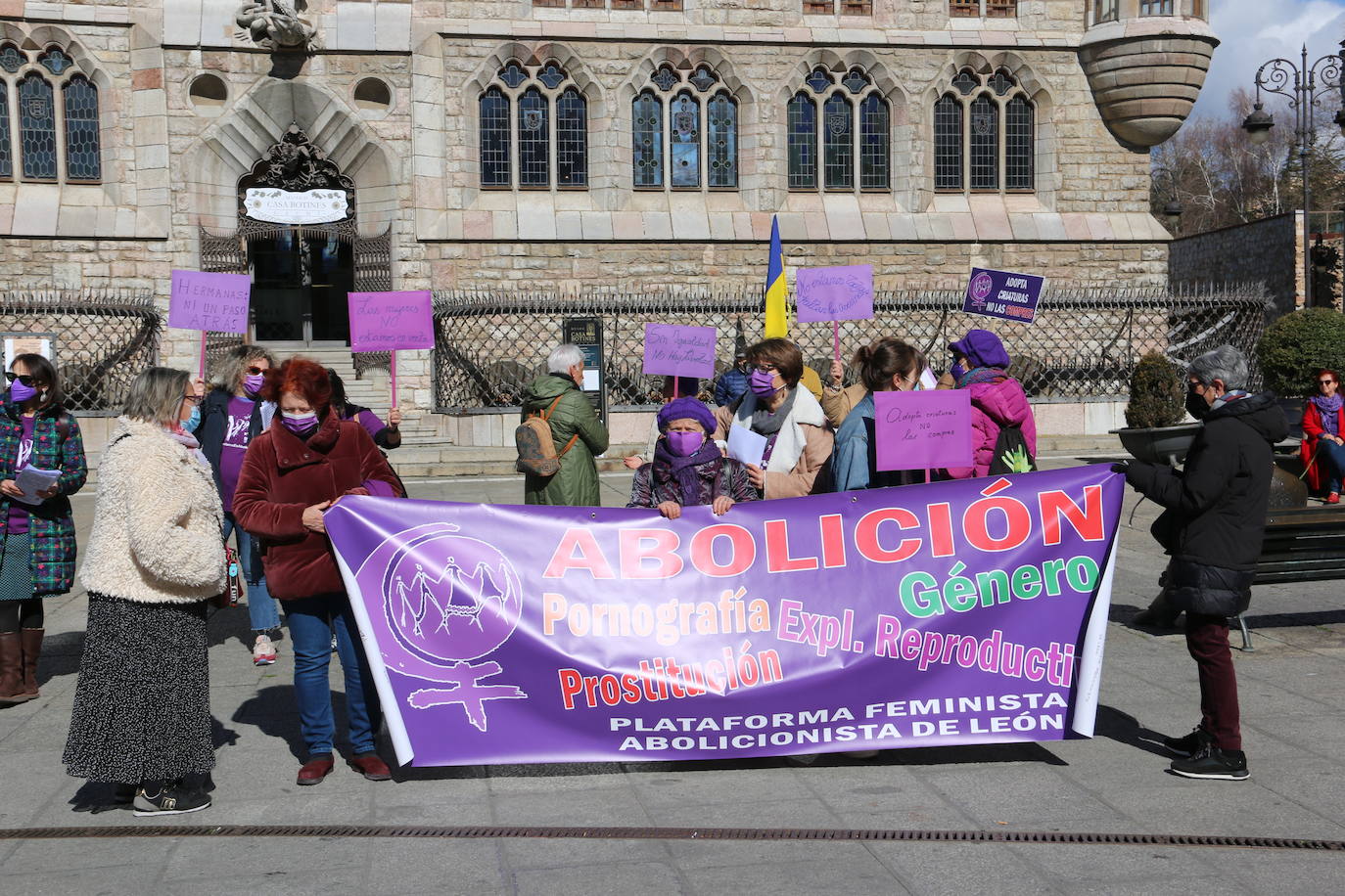 Fotos: Manifiesto y concentración feminista en Botines