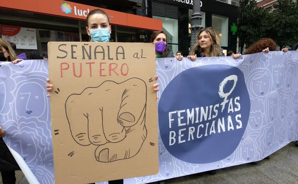 Manifestación de la Asociación de Mujeres Feministas Bercianas en Ponferrada.