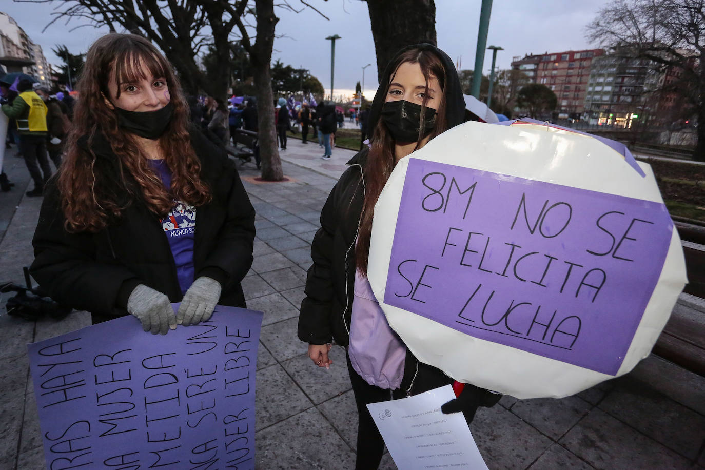 Las calles de la capital se han teñido de violeta en la manifestación reivindicativa del Día Internacional de la Mujer.