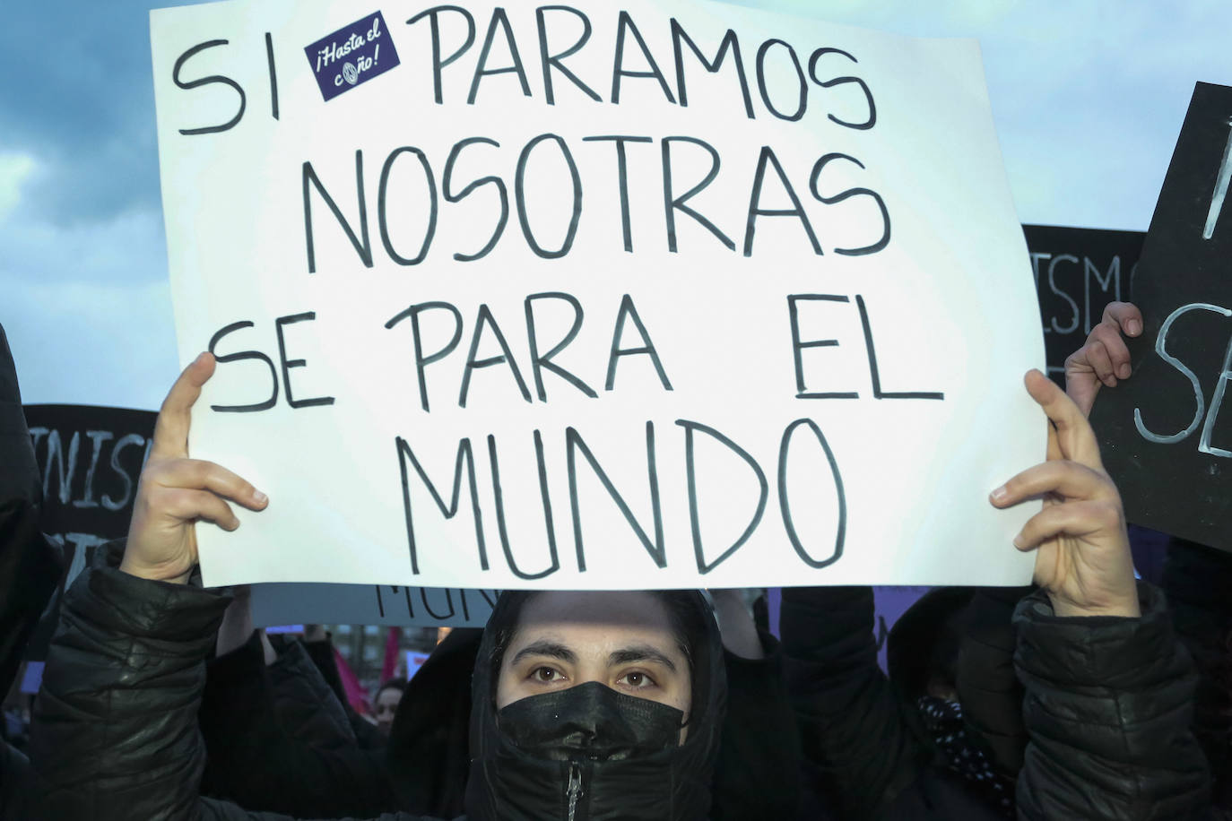 Las calles de la capital se han teñido de violeta en la manifestación reivindicativa del Día Internacional de la Mujer.