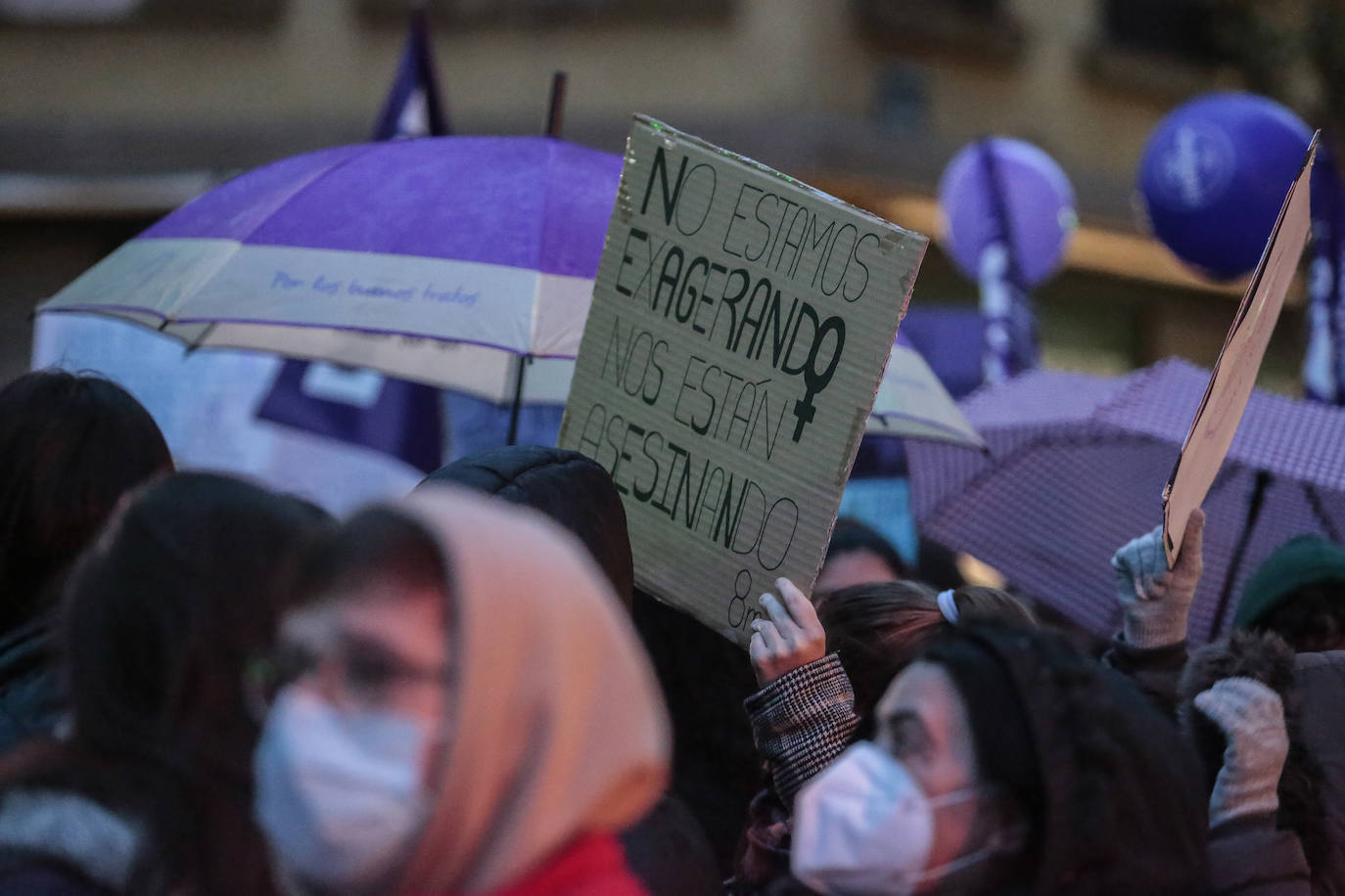 Las calles de la capital se han teñido de violeta en la manifestación reivindicativa del Día Internacional de la Mujer.