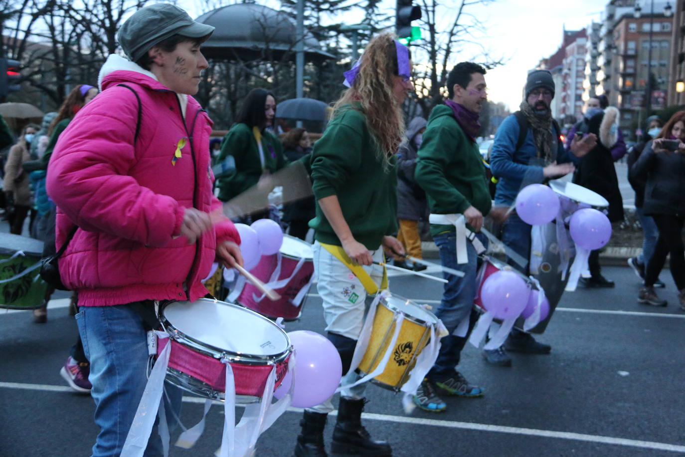 Las calles de la capital se han teñido de violeta en la manifestación reivindicativa del Día Internacional de la Mujer.