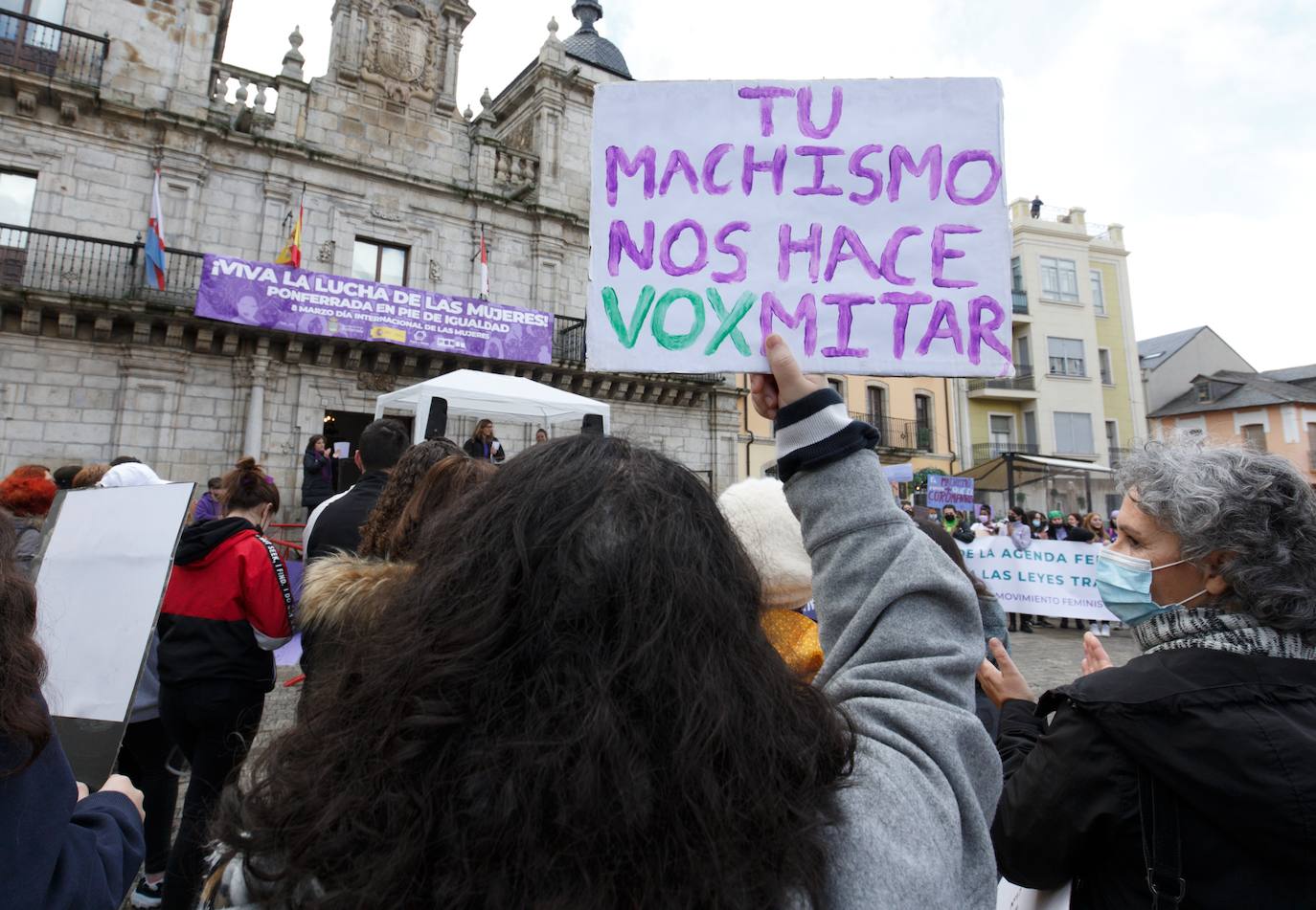 Manifestación de la Asociación de Mujeres Feministas Bercianas en Ponferrada. 