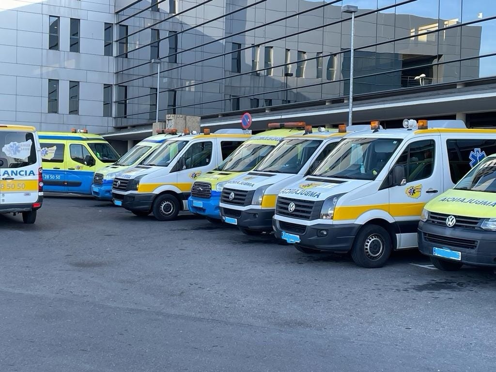 Imagen de parte de la flota de ambulancias de UTE Samur León.