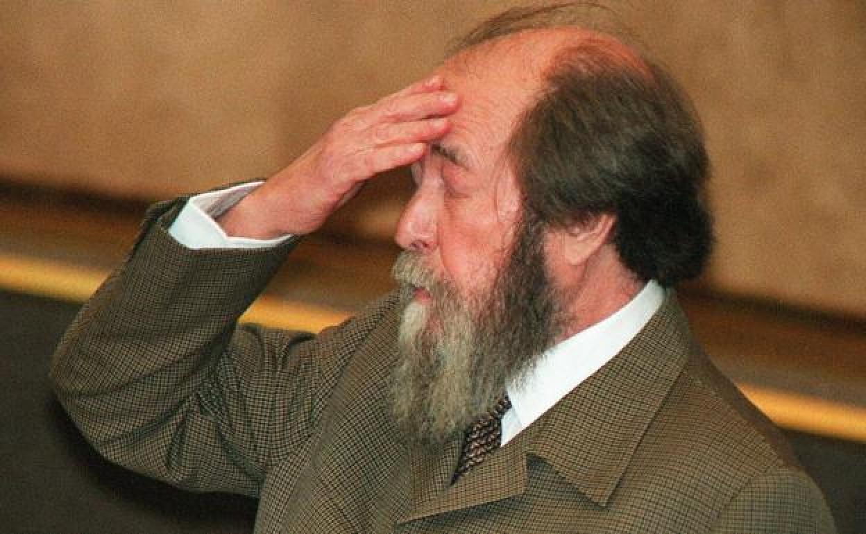 El escritor disidente ruso Alexander Solzhenitsyn. 