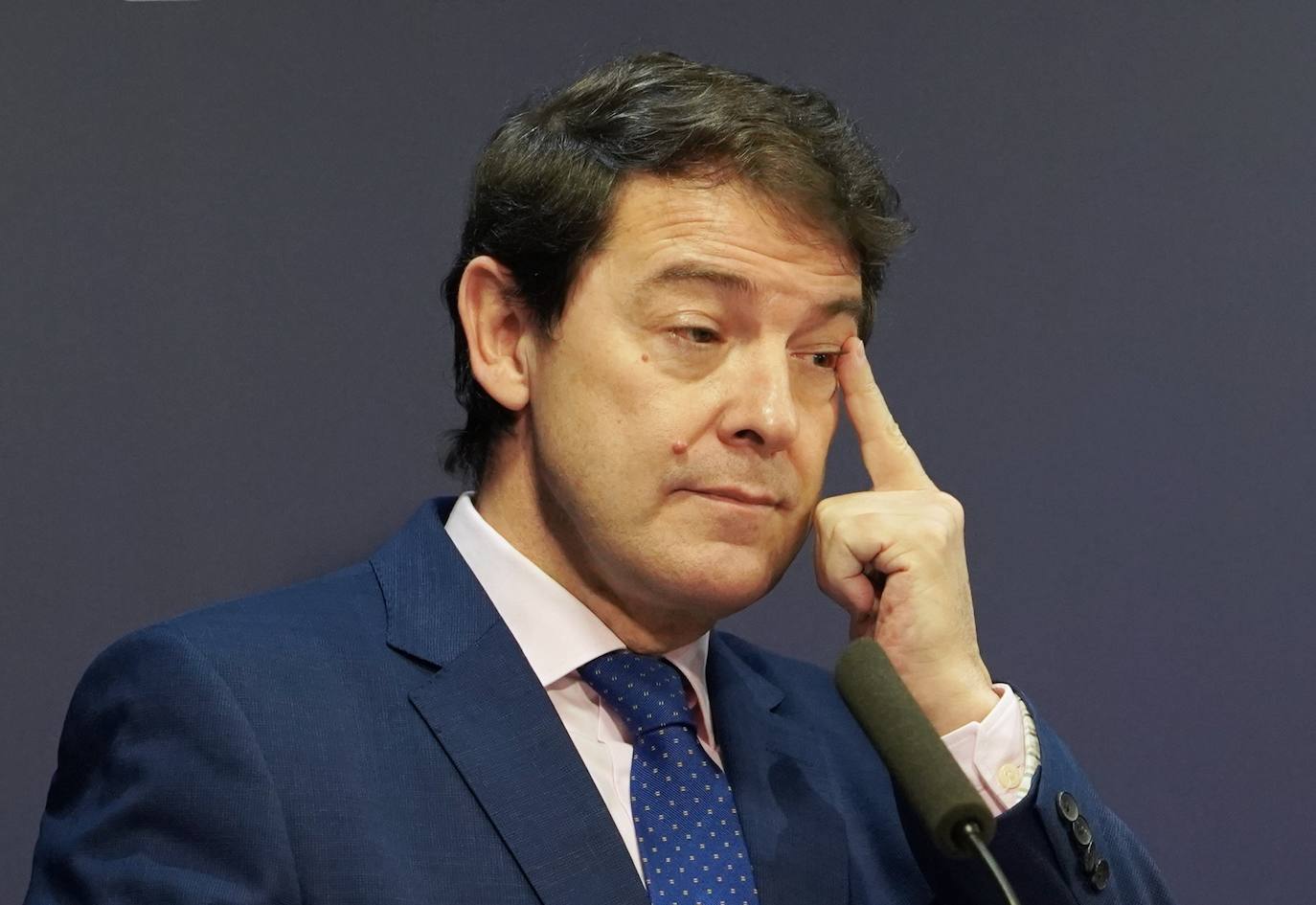 El presidente del Partido Popular de Castilla y León y presidente en funciones de la Junta, Alfonso Fernández Mañueco, ofrece una rueda de prensa tras mantener una reunión telemática con todos los presidentes provinciales del PP.