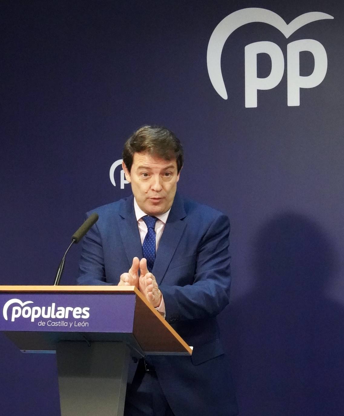 El presidente del Partido Popular de Castilla y León y presidente en funciones de la Junta, Alfonso Fernández Mañueco, ofrece una rueda de prensa tras mantener una reunión telemática con todos los presidentes provinciales del PP.