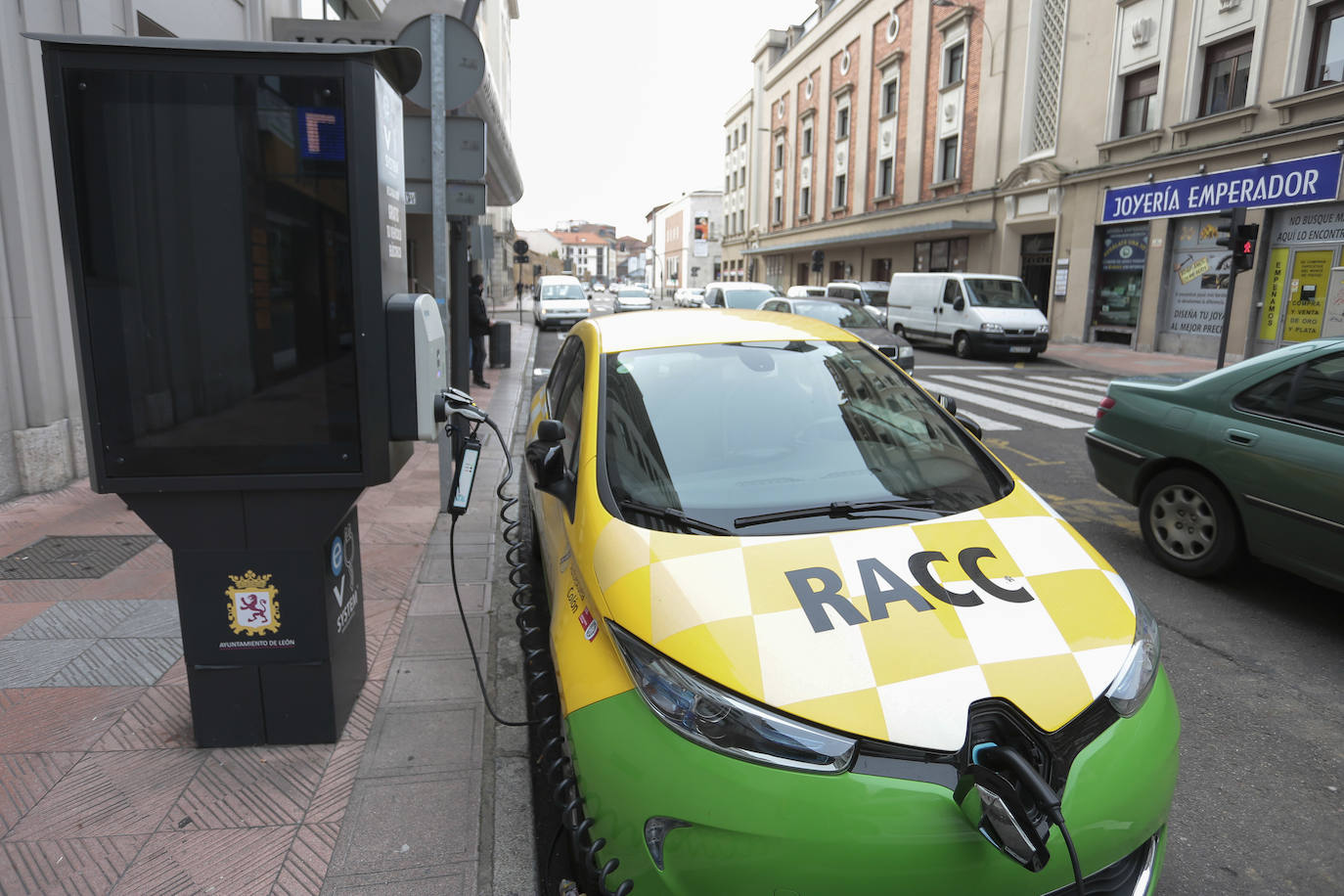 Cargadores para vehículos eléctricos en la capital leonesa.