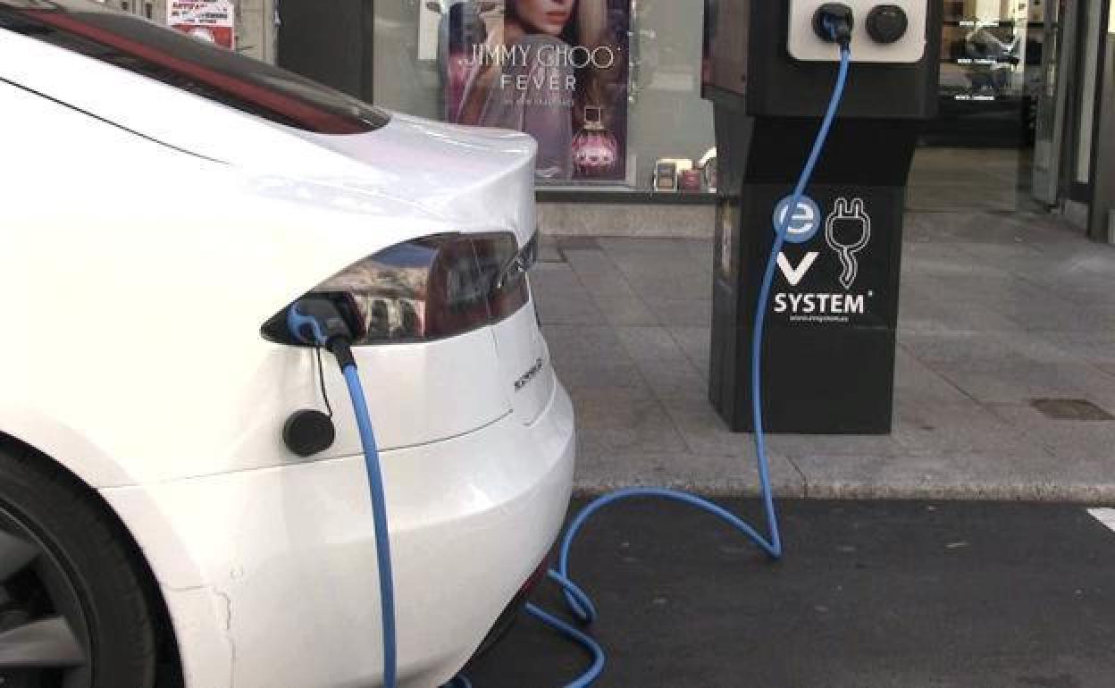 Los puntos de recarga eléctrica para coches no funcionaban en casi ninguno de los casos de los diez que había en la ciudad.