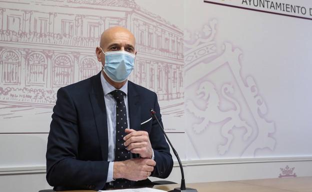 El alcalde de León, josé Antonio Diez, durante la rueda de prensa este lunes.