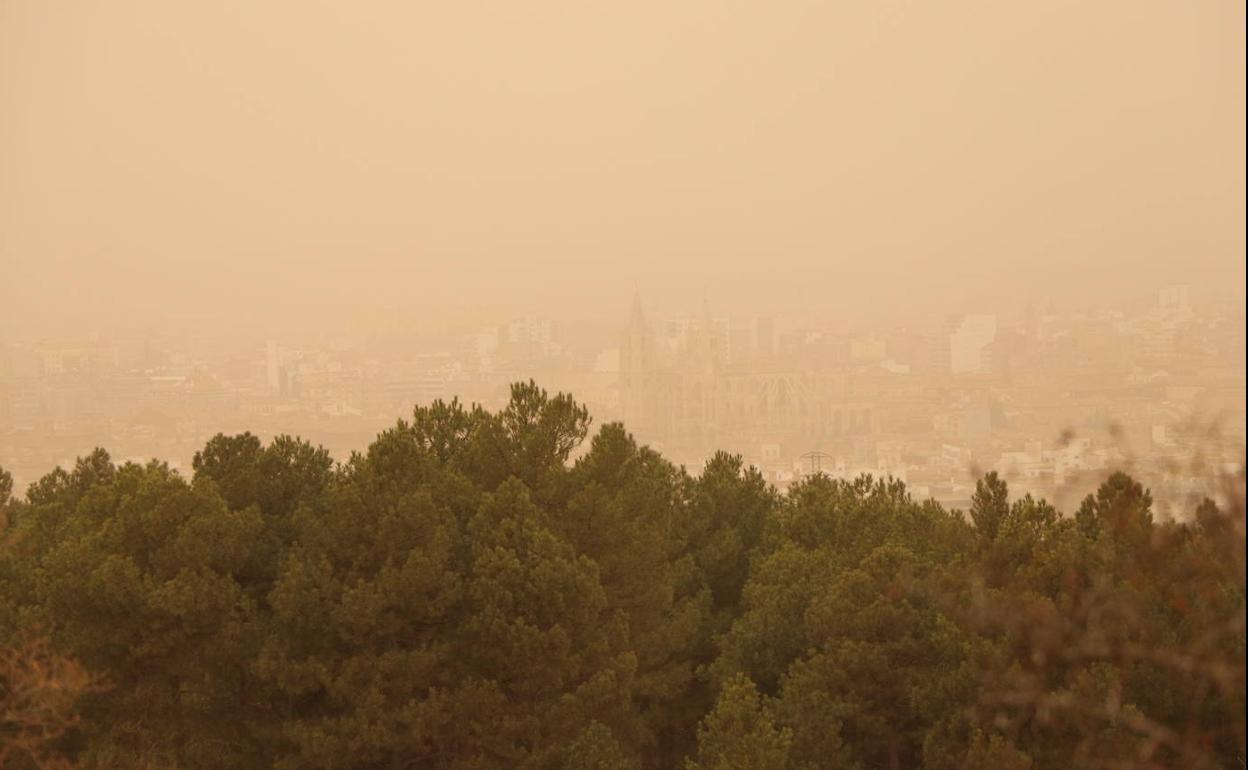 Panóramica de la ciudad de León desde el mirador de Oteruelo este pasado miércoles.