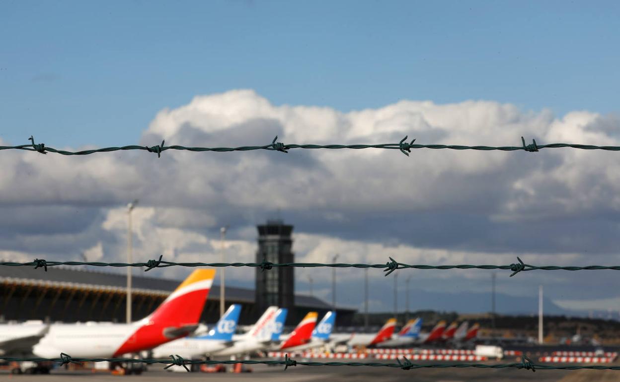 Aviones de Iberia y de Air Europa en el aeropuerto de Barajas. 