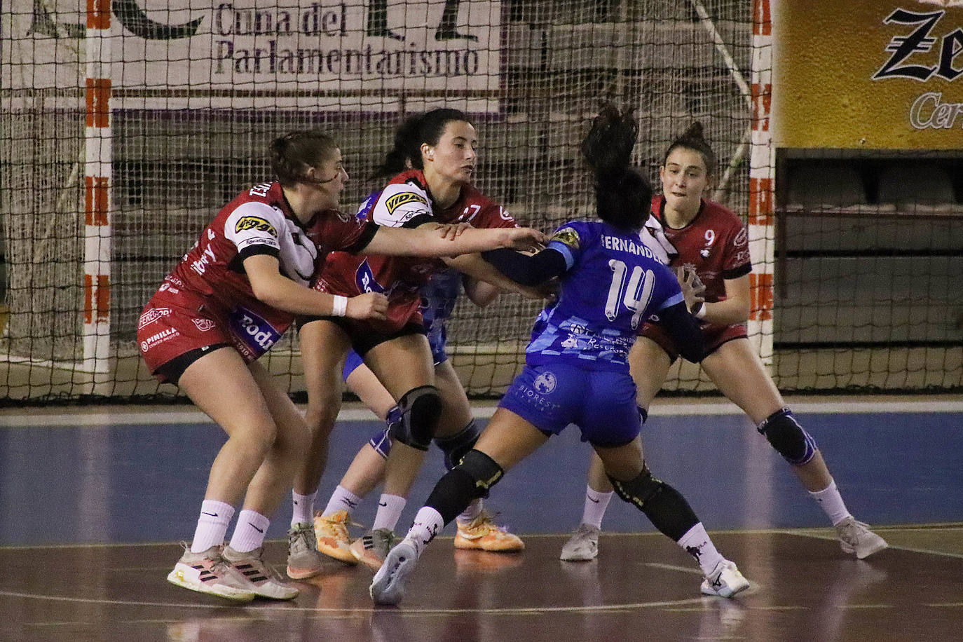 El conjunto leonés supera al Unión Financiera Oviedo y da otro paso hacia el playoff