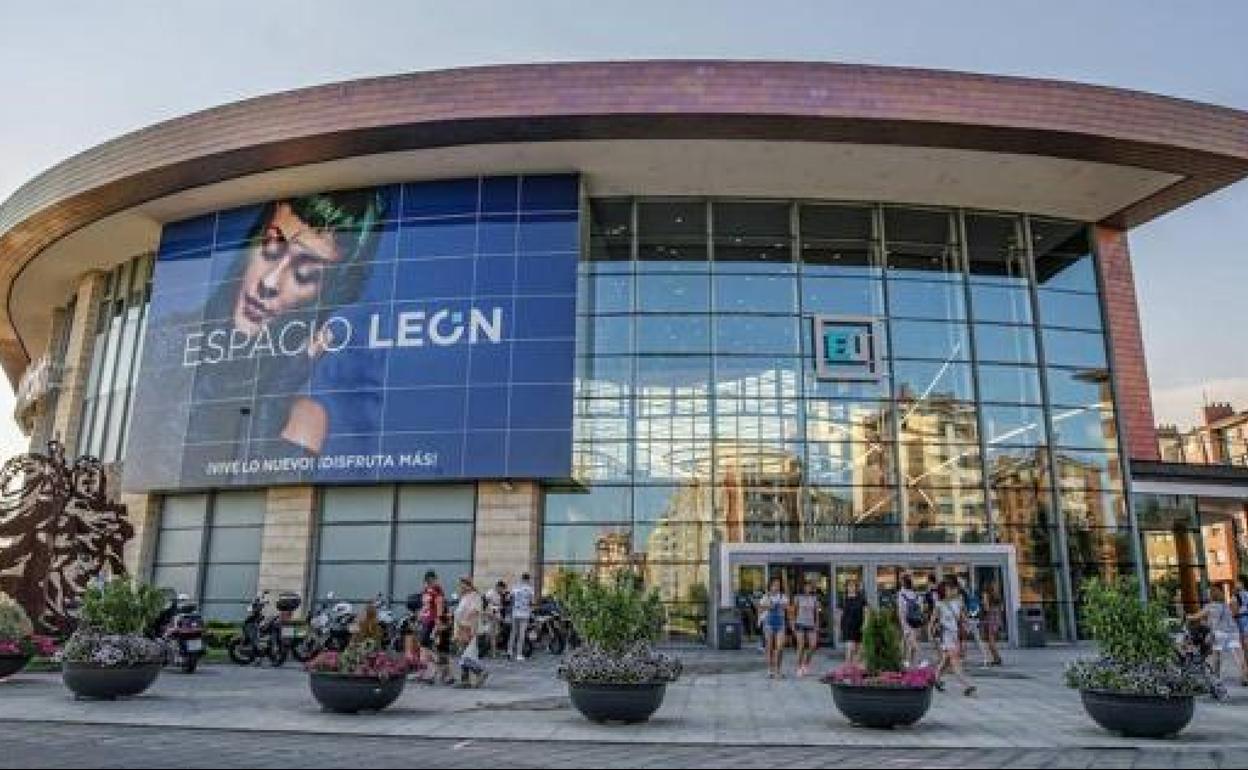 Centro comercial Espacio León, donde se encuentra la administración de Loterias 'Santa Bárbara'