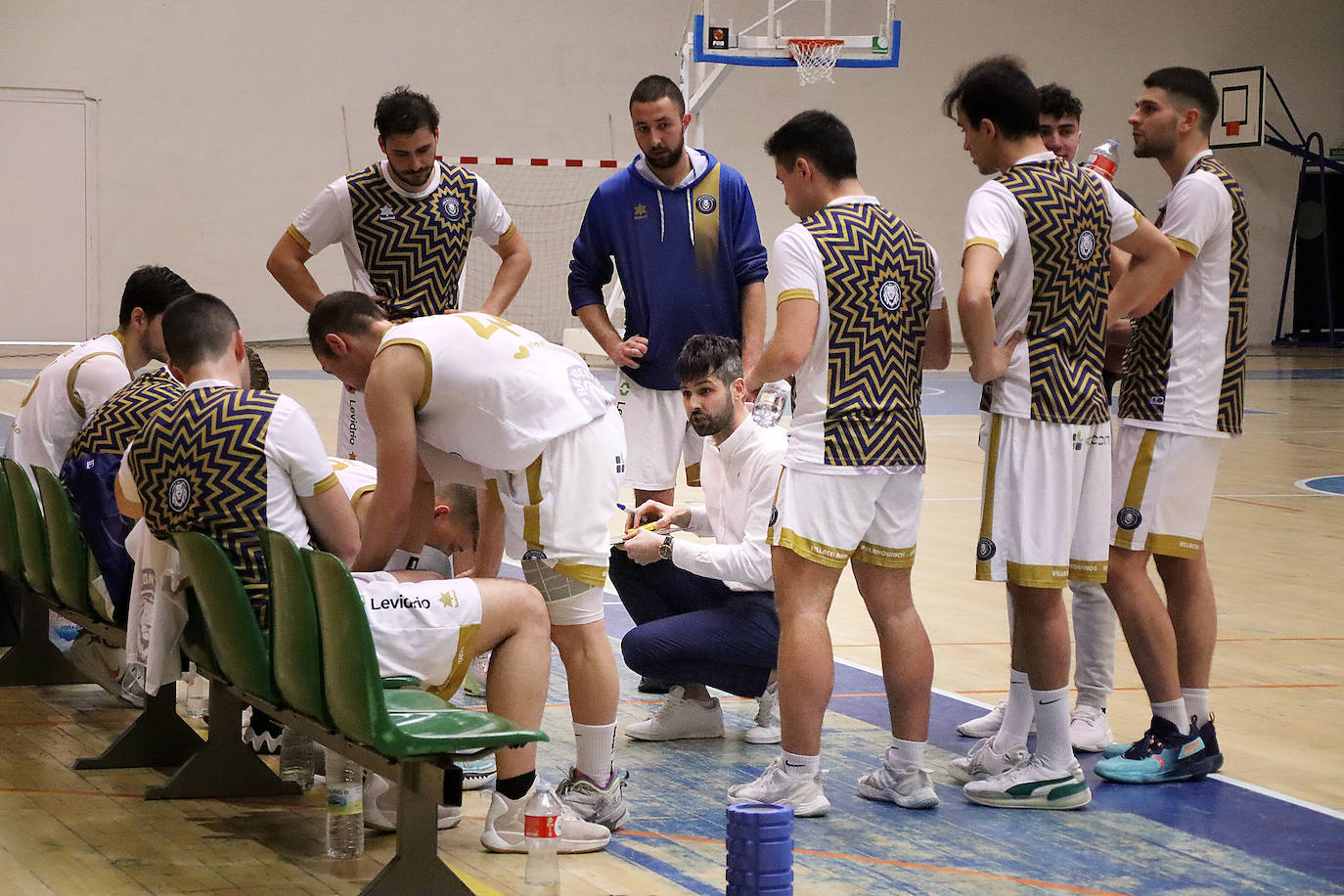 El conjunto colegial no dio opción a Unicaja Banco Oviedo y ganó 90-62 en San Esteban.