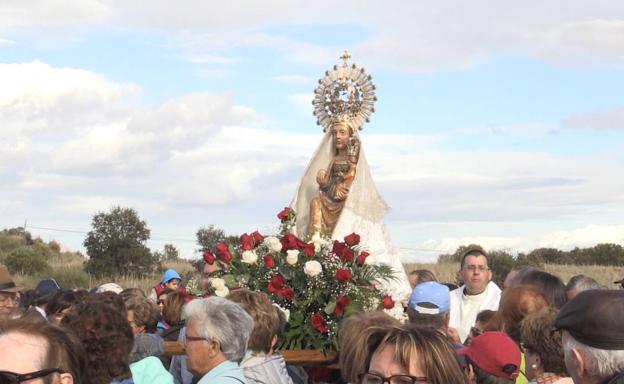 La Virgen del Castro en la romería celebrada en 2017. 